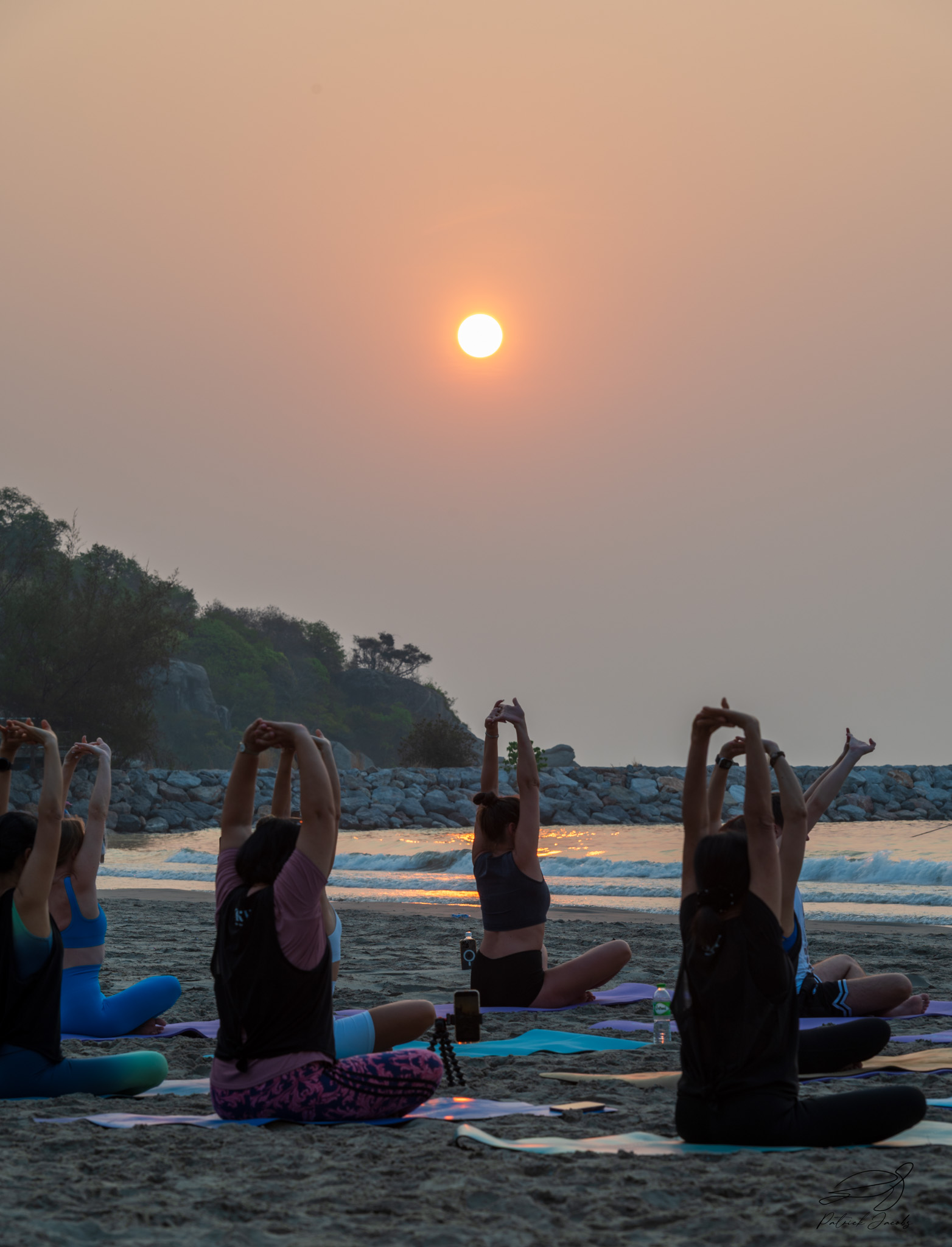 Sunrise yoga on the beach,restaurant huahin,seafood huahin,special rate huahin,restaurant khaotakiab,restaurant beach,Huahin Beachfront Hotel and Resort,In the seaside resort of Hua Hin,americanfood huahin,ร้านอาหารริมทะเลหัวหิน,ร้านอาหาร5ดาวติดชายทะเล,ร้านอาหารพร้อมที่พัก,thebeachatanantasila